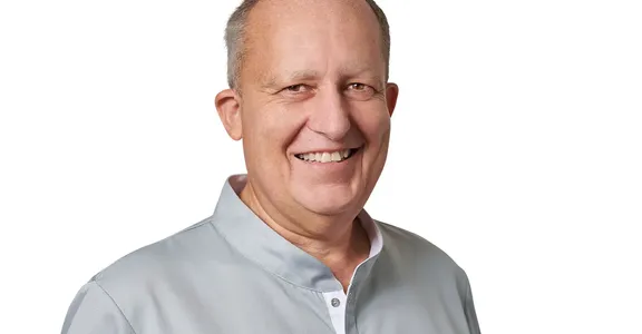 Zahnarzt und Gründer Dr. Ulrich Karl